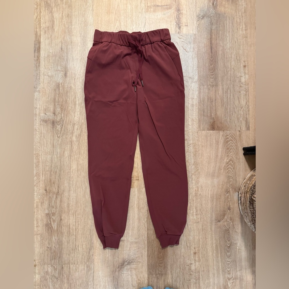 Lululemon On The Fly Jogger, Size 2